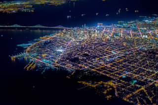 Illustration for article titled San Francisco desde el cielo parece un gigantesco escenario de Tron